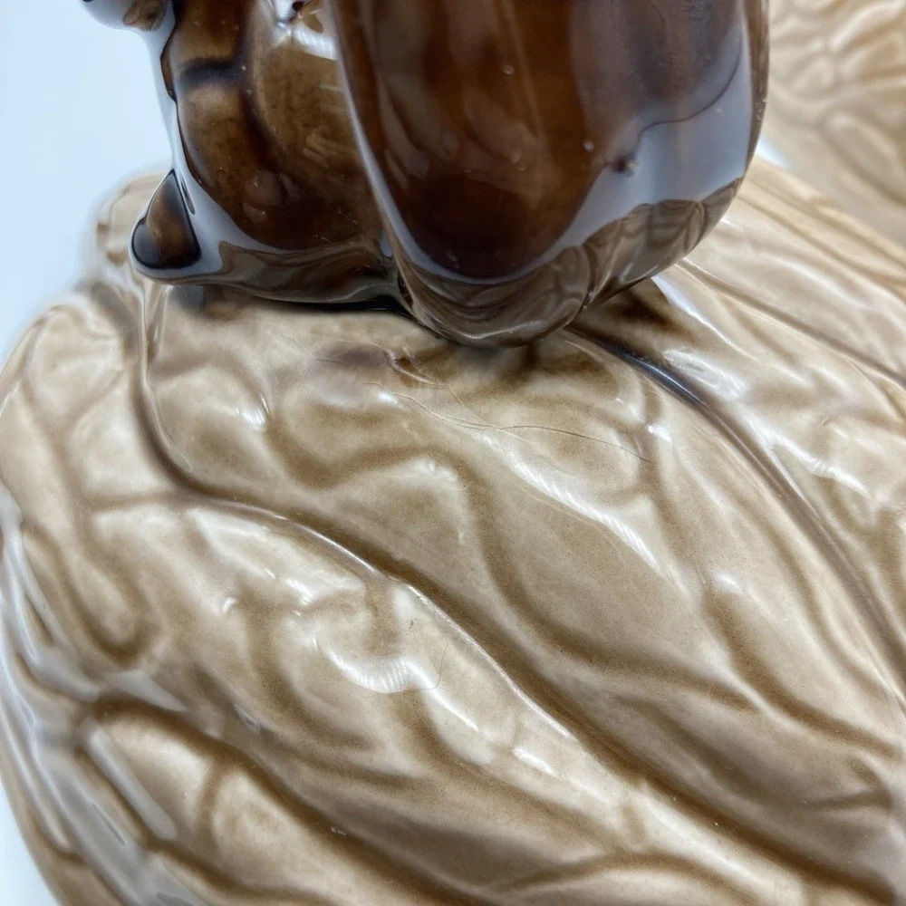 VTG SQUIRREL ON WALNUT CERAMIC DISH ARMBEE JAPAN 7.5